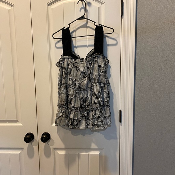 NWT  Cato Sleeveless Black and White flowered top/shirt Size Large - Picture 2 of 4